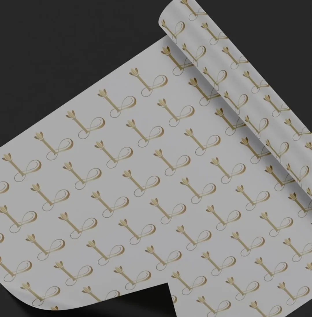 Hârtie de ambalaj cu monograma Lady Caviar repetată
