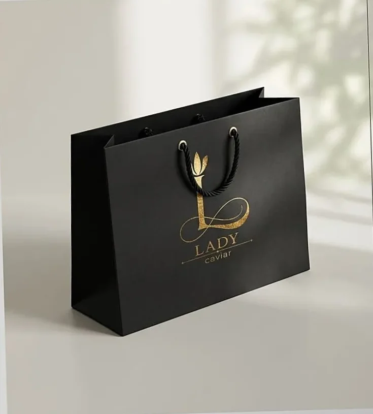 Pungă neagră premium cu monograma Lady Caviar aurie